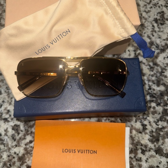 Authentic Louis Vuitton Men’s Sunglasses - Picture 1 of 5